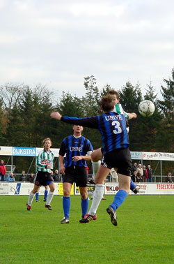 Jarno R&ouml;tgers en Wiljan Kattenberg vechten &eacute;&eacute;n Duel uit (Foto Helmich Lubberts)